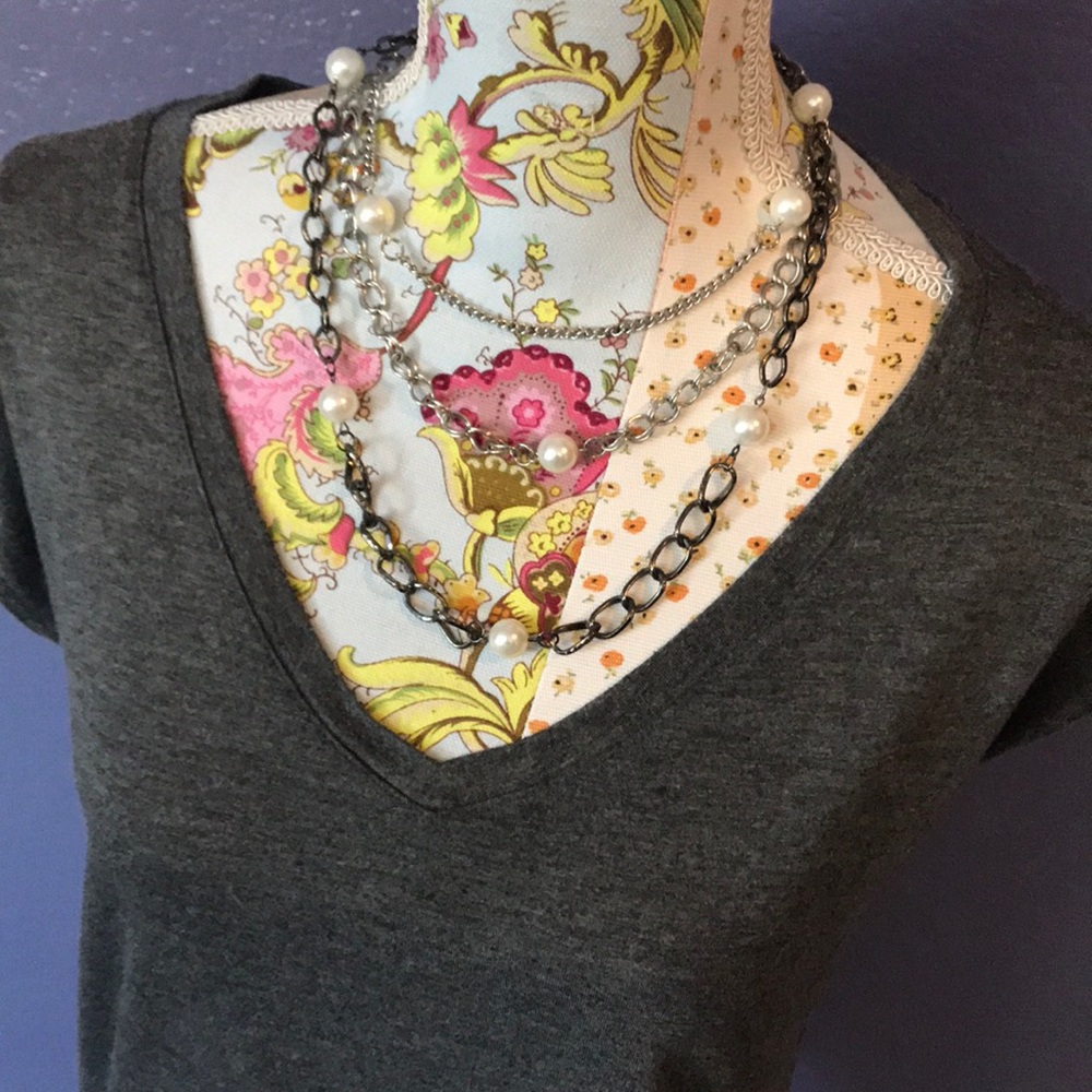 ⭐️ 5 for 15 Sale! ⭐️ Metal & pearl necklace